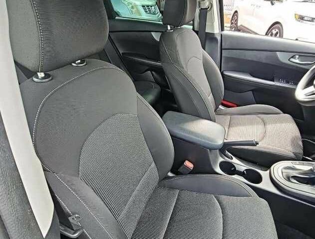 Сірий Кіа Інша, об'ємом двигуна 0 л та пробігом 23 тис. км за 12000 $, фото 6 на Automoto.ua