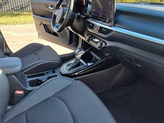 Сірий Кіа Інша, об'ємом двигуна 2 л та пробігом 64 тис. км за 17300 $, фото 8 на Automoto.ua