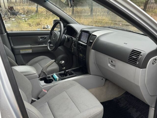 Серый Киа Другая, объемом двигателя 2.5 л и пробегом 218 тыс. км за 4150 $, фото 5 на Automoto.ua