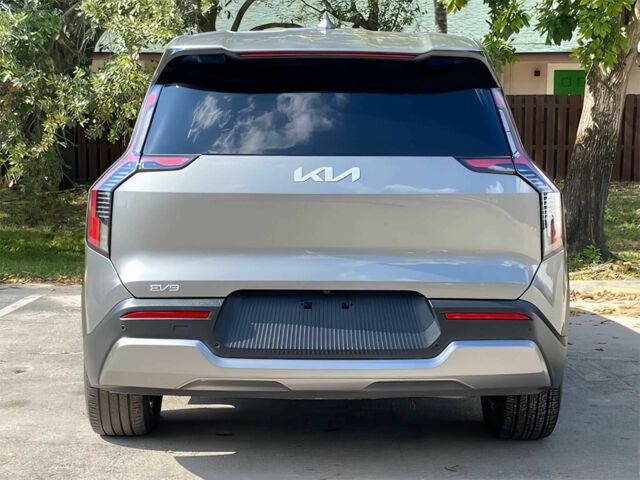 Сірий Кіа Інша, об'ємом двигуна 0 л та пробігом 12 тис. км за 14500 $, фото 4 на Automoto.ua