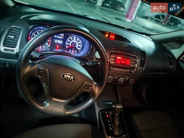 Білий Кіа Форте, об'ємом двигуна 2 л та пробігом 133 тис. км за 9900 $, фото 16 на Automoto.ua