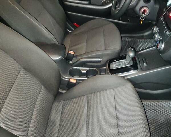 Білий Кіа Форте, об'ємом двигуна 2 л та пробігом 133 тис. км за 9900 $, фото 13 на Automoto.ua