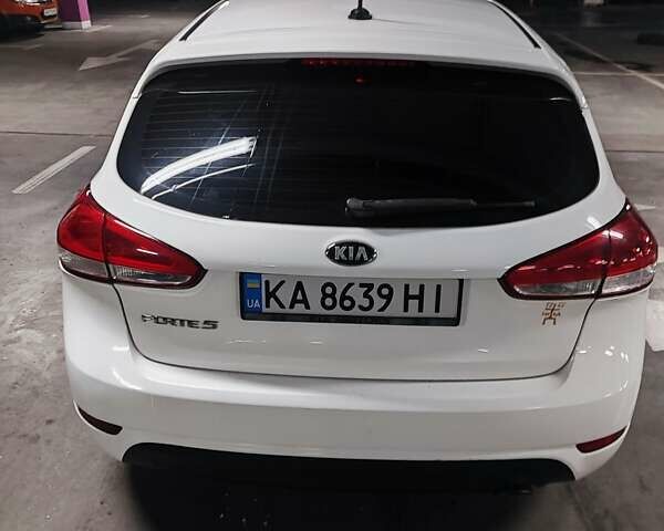 Білий Кіа Форте, об'ємом двигуна 2 л та пробігом 133 тис. км за 9900 $, фото 7 на Automoto.ua