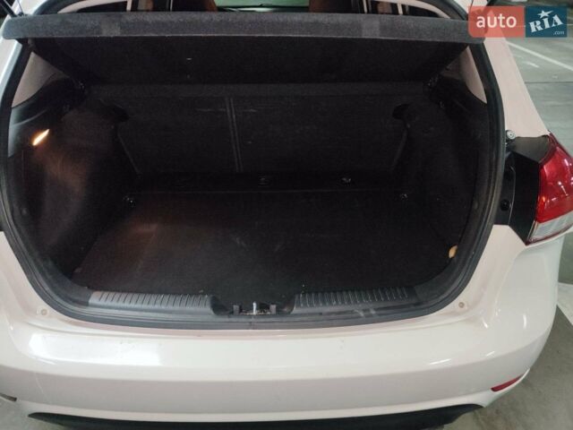 Белый Киа Форте, объемом двигателя 2 л и пробегом 133 тыс. км за 8200 $, фото 9 на Automoto.ua