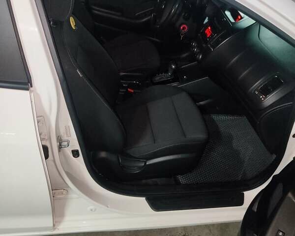 Білий Кіа Форте, об'ємом двигуна 2 л та пробігом 133 тис. км за 9900 $, фото 11 на Automoto.ua