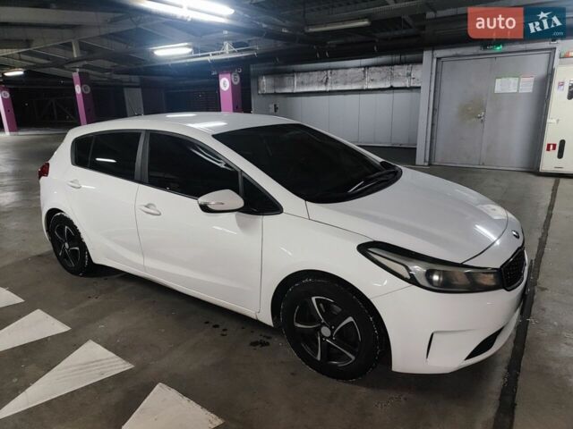 Белый Киа Форте, объемом двигателя 2 л и пробегом 133 тыс. км за 8499 $, фото 3 на Automoto.ua