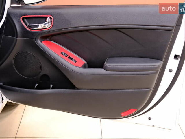 Белый Киа Форте, объемом двигателя 1.59 л и пробегом 90 тыс. км за 12500 $, фото 39 на Automoto.ua