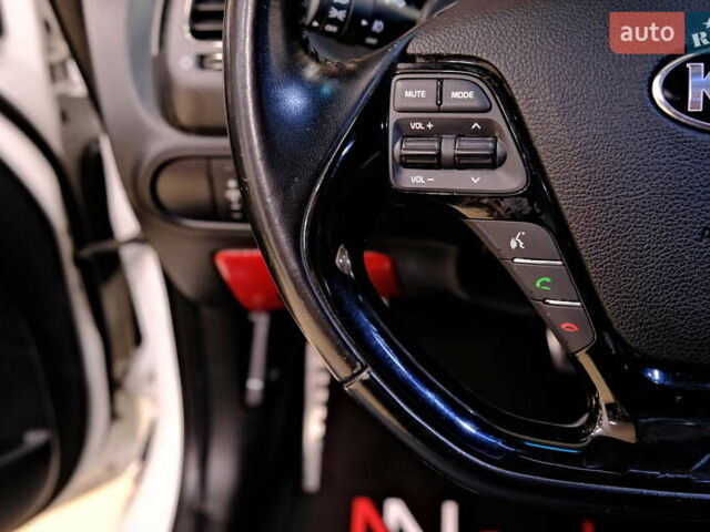 Белый Киа Форте, объемом двигателя 1.59 л и пробегом 90 тыс. км за 12500 $, фото 21 на Automoto.ua