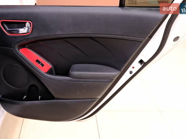 Белый Киа Форте, объемом двигателя 1.59 л и пробегом 90 тыс. км за 12500 $, фото 35 на Automoto.ua