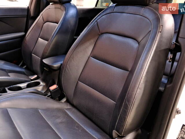 Белый Киа Форте, объемом двигателя 1.59 л и пробегом 90 тыс. км за 12500 $, фото 30 на Automoto.ua