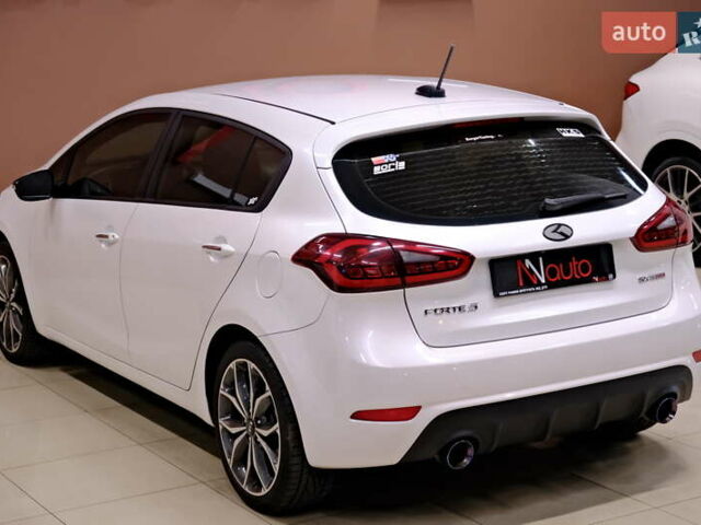 Белый Киа Форте, объемом двигателя 1.59 л и пробегом 90 тыс. км за 12500 $, фото 16 на Automoto.ua