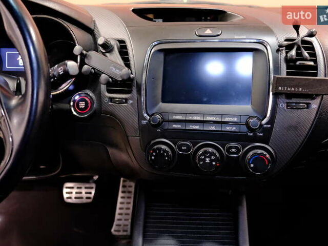 Белый Киа Форте, объемом двигателя 1.59 л и пробегом 90 тыс. км за 12500 $, фото 19 на Automoto.ua