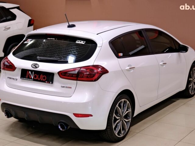 Белый Киа Форте, объемом двигателя 1.6 л и пробегом 90 тыс. км за 12500 $, фото 4 на Automoto.ua