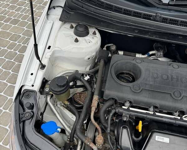 Белый Киа Форте, объемом двигателя 2 л и пробегом 209 тыс. км за 7500 $, фото 50 на Automoto.ua