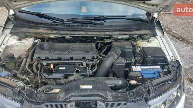 Киа Форте 2012 в Нетешине на Automoto.ua Белый Киа Форте, объемом двигателя 2 л и пробегом 213 тыс. км за 7400 $, фото 10 на Automoto.ua