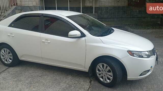 Киа Форте 2012 в Нетешине на Automoto.ua Белый Киа Форте, объемом двигателя 2 л и пробегом 213 тыс. км за 7400 $, фото 5 на Automoto.ua