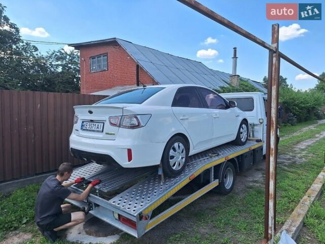 Білий Кіа Форте, об'ємом двигуна 1.59 л та пробігом 180 тис. км за 2999 $, фото 20 на Automoto.ua