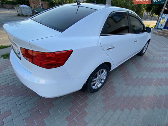 Білий Кіа Форте, об'ємом двигуна 2 л та пробігом 160 тис. км за 6200 $, фото 7 на Automoto.ua