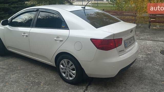 Киа Форте 2012 в Нетешине на Automoto.ua Белый Киа Форте, объемом двигателя 2 л и пробегом 213 тыс. км за 7400 $, фото 2 на Automoto.ua