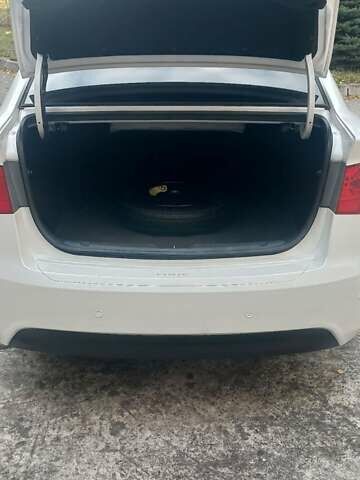 Киа Форте 2012 в Нетешине на Automoto.ua Белый Киа Форте, объемом двигателя 2 л и пробегом 213 тыс. км за 7400 $, фото 7 на Automoto.ua