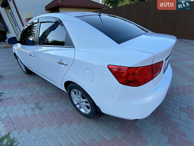 Білий Кіа Форте, об'ємом двигуна 2 л та пробігом 160 тис. км за 6200 $, фото 4 на Automoto.ua