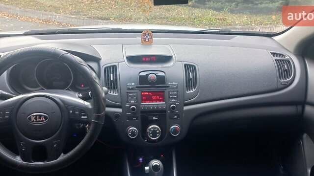 Киа Форте 2012 в Нетешине на Automoto.ua Белый Киа Форте, объемом двигателя 2 л и пробегом 213 тыс. км за 7400 $, фото 19 на Automoto.ua