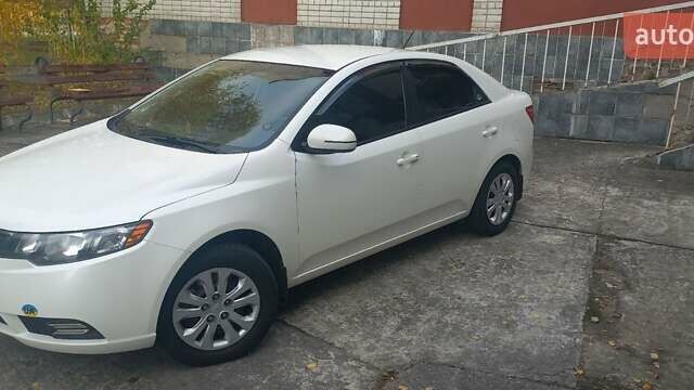 Киа Форте 2012 в Нетешине на Automoto.ua Белый Киа Форте, объемом двигателя 2 л и пробегом 213 тыс. км за 7400 $, фото 9 на Automoto.ua