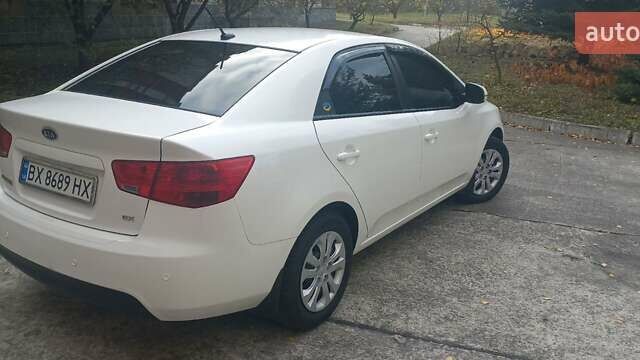 Киа Форте 2012 в Нетешине на Automoto.ua Белый Киа Форте, объемом двигателя 2 л и пробегом 213 тыс. км за 7400 $, фото 4 на Automoto.ua