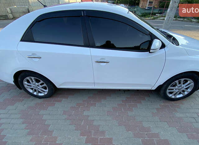 Білий Кіа Форте, об'ємом двигуна 2 л та пробігом 160 тис. км за 6200 $, фото 2 на Automoto.ua