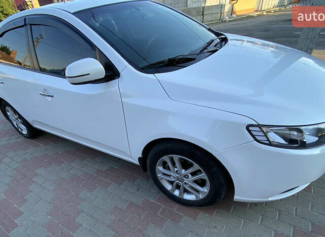 Білий Кіа Форте, об'ємом двигуна 2 л та пробігом 160 тис. км за 6200 $, фото 6 на Automoto.ua