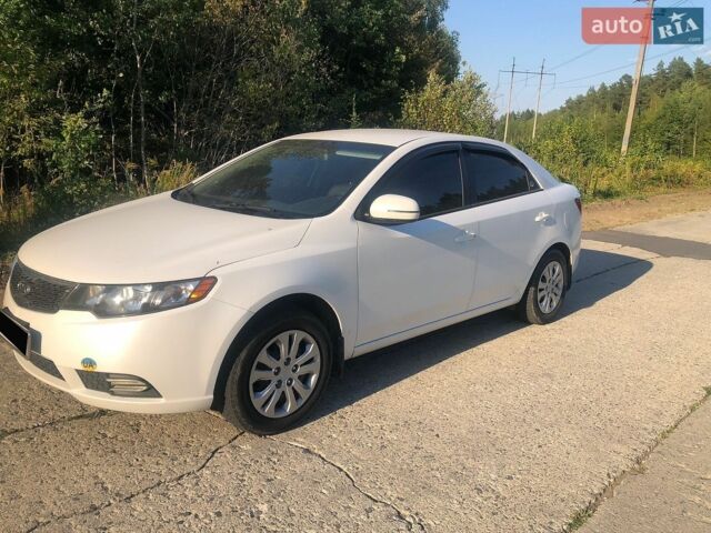 Білий Кіа Форте, об'ємом двигуна 2 л та пробігом 347 тис. км за 6500 $, фото 4 на Automoto.ua