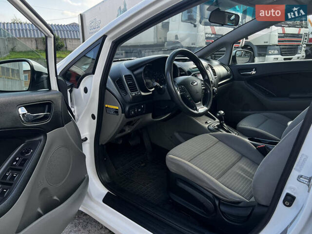 Белый Киа Форте, объемом двигателя 1.8 л и пробегом 220 тыс. км за 6989 $, фото 5 на Automoto.ua