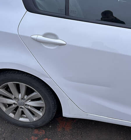 Белый Киа Форте, объемом двигателя 1.8 л и пробегом 164 тыс. км за 8000 $, фото 7 на Automoto.ua