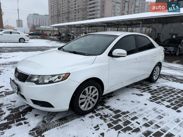 Білий Кіа Форте, об'ємом двигуна 2 л та пробігом 192 тис. км за 7500 $, фото 2 на Automoto.ua