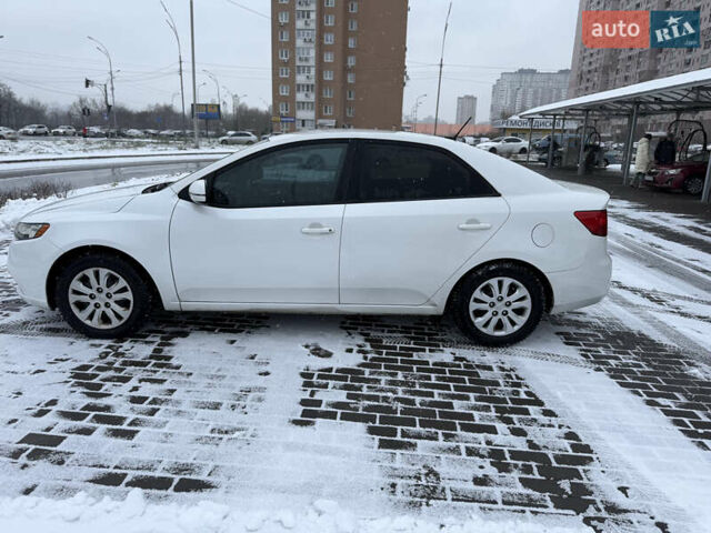 Білий Кіа Форте, об'ємом двигуна 2 л та пробігом 192 тис. км за 7500 $, фото 7 на Automoto.ua