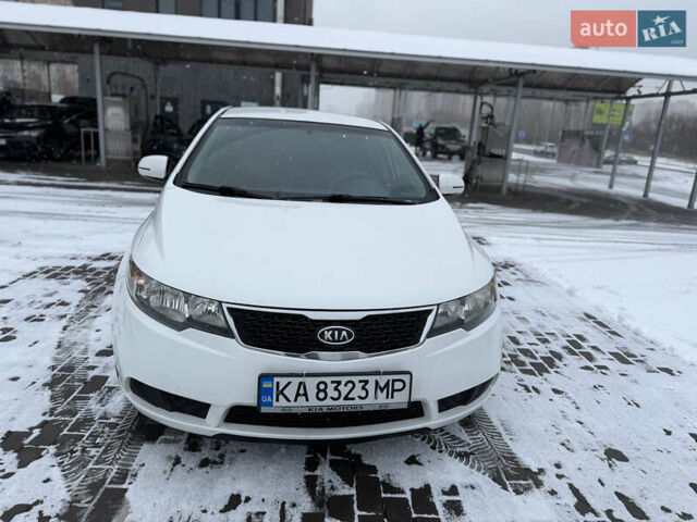 Білий Кіа Форте, об'ємом двигуна 2 л та пробігом 192 тис. км за 7500 $, фото 1 на Automoto.ua