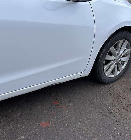 Белый Киа Форте, объемом двигателя 1.8 л и пробегом 164 тыс. км за 8000 $, фото 13 на Automoto.ua