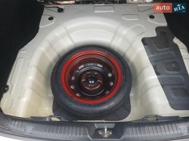 Белый Киа Форте, объемом двигателя 2 л и пробегом 142 тыс. км за 8200 $, фото 13 на Automoto.ua