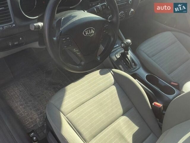 Білий Кіа Форте, об'ємом двигуна 2 л та пробігом 142 тис. км за 8000 $, фото 8 на Automoto.ua