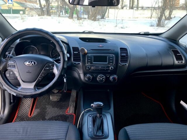 Белый Киа Форте, объемом двигателя 1.8 л и пробегом 205 тыс. км за 8200 $, фото 5 на Automoto.ua