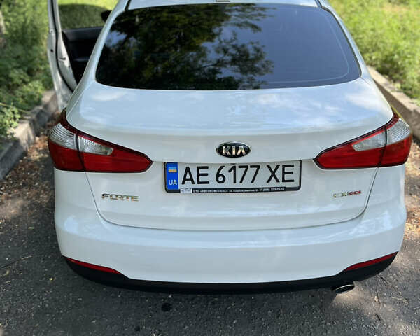 Білий Кіа Форте, об'ємом двигуна 2 л та пробігом 120 тис. км за 9300 $, фото 13 на Automoto.ua