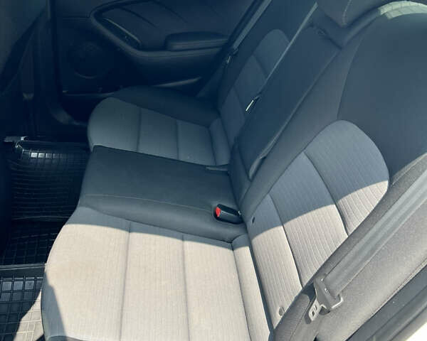 Белый Киа Форте, объемом двигателя 1.8 л и пробегом 105 тыс. км за 9600 $, фото 8 на Automoto.ua