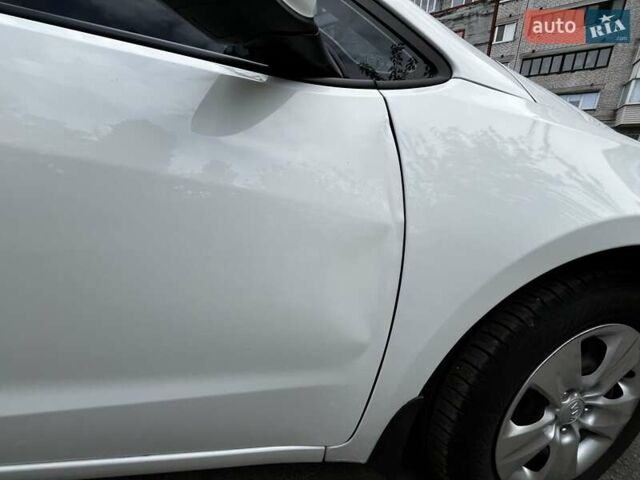 Белый Киа Форте, объемом двигателя 1.8 л и пробегом 178 тыс. км за 8300 $, фото 17 на Automoto.ua