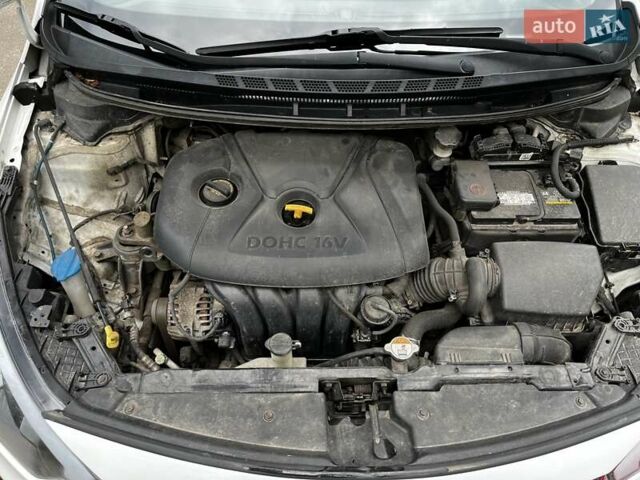 Белый Киа Форте, объемом двигателя 1.8 л и пробегом 178 тыс. км за 8300 $, фото 33 на Automoto.ua
