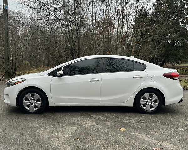 Белый Киа Форте, объемом двигателя 2 л и пробегом 233 тыс. км за 8500 $, фото 5 на Automoto.ua