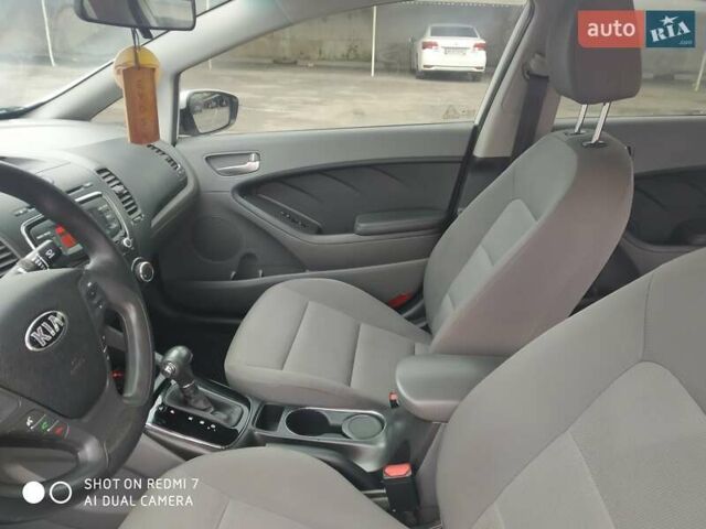 Білий Кіа Форте, об'ємом двигуна 2 л та пробігом 110 тис. км за 10500 $, фото 10 на Automoto.ua