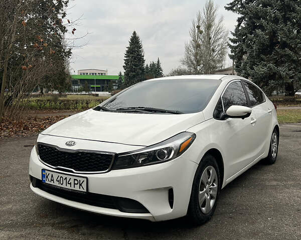 Белый Киа Форте, объемом двигателя 2 л и пробегом 233 тыс. км за 8500 $, фото 1 на Automoto.ua