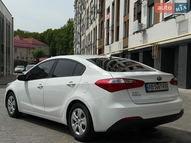 Белый Киа Форте, объемом двигателя 1.8 л и пробегом 189 тыс. км за 8950 $, фото 3 на Automoto.ua
