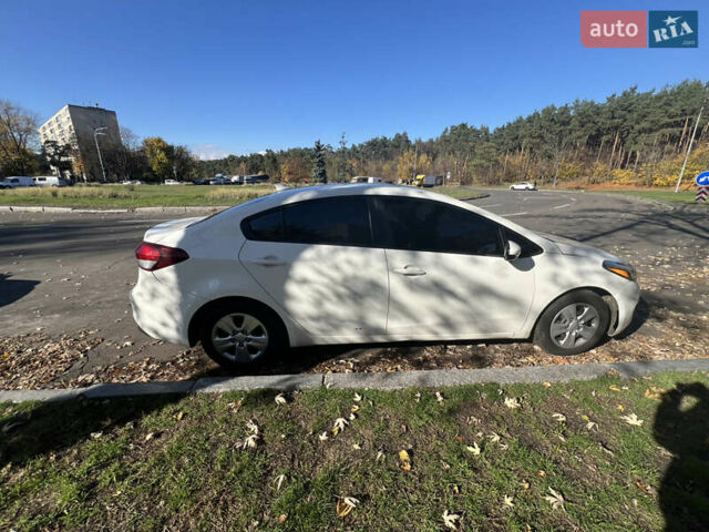 Білий Кіа Форте, об'ємом двигуна 2 л та пробігом 230 тис. км за 9300 $, фото 3 на Automoto.ua