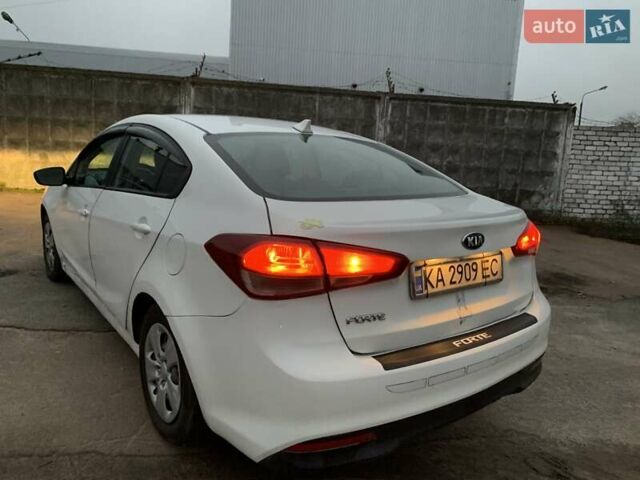 Белый Киа Форте, объемом двигателя 2 л и пробегом 119 тыс. км за 6277 $, фото 7 на Automoto.ua